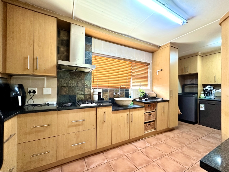 4 Bedroom Property for Sale in Bergzicht Western Cape